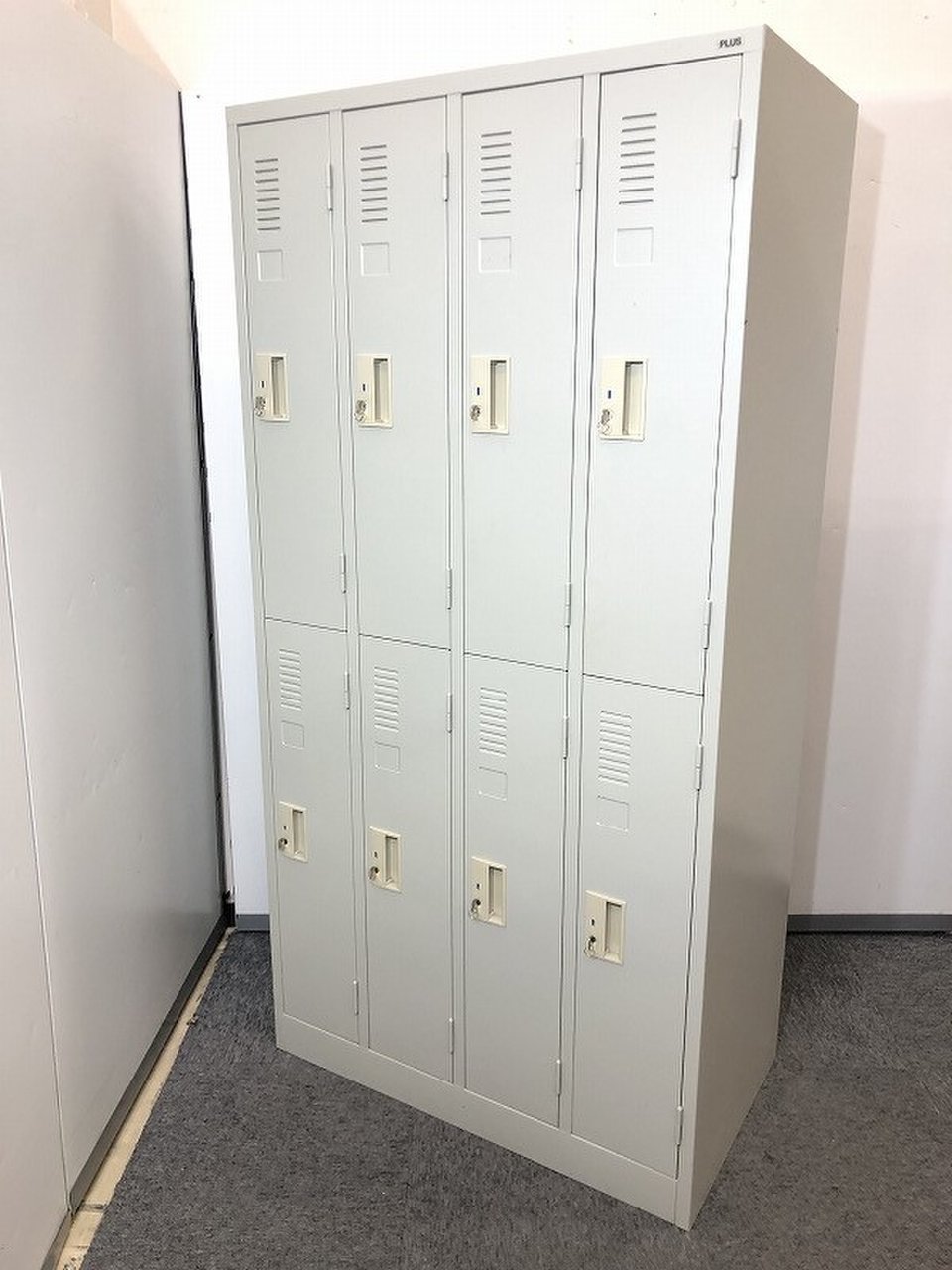 【3台入揃います！】更衣室や個人ロッカーにビッタリ！国内メーカープラスの8人ロッカー！【シリンダー】
                        その他シリーズ
                                    中古
            