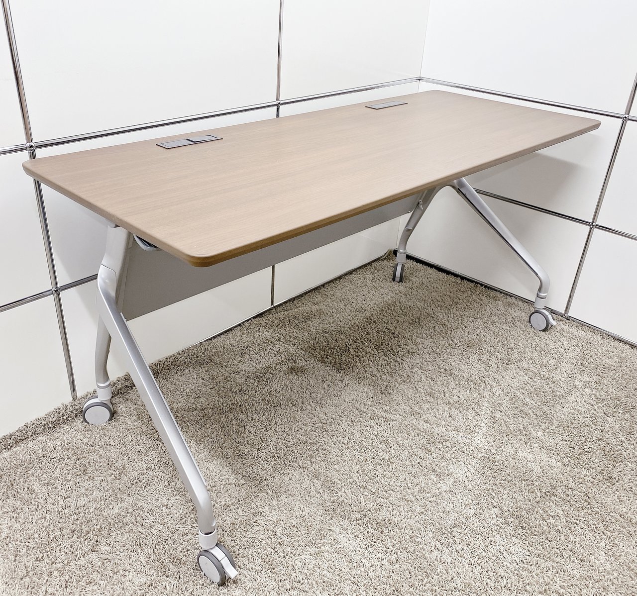 【KS】【数が揃う！】使い勝手の良いサイズ感！■コクヨ■天板：ブラウン
                        その他シリーズ
                                    中古
            