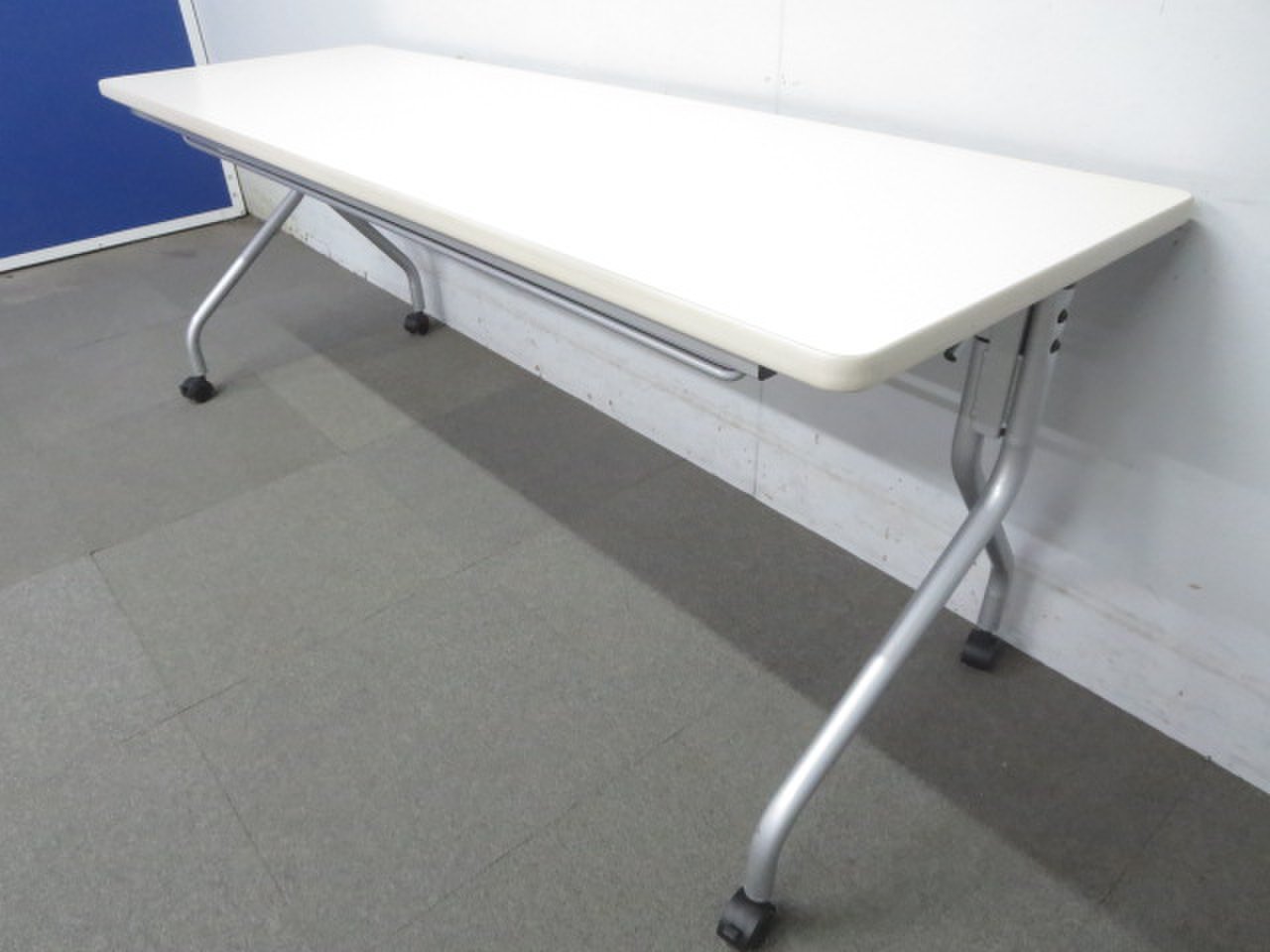 【フレキシブルに活躍！】■サイドスタックテーブル　W1800×D600mm【平行スタック】
                        AHM
                                    中古
            