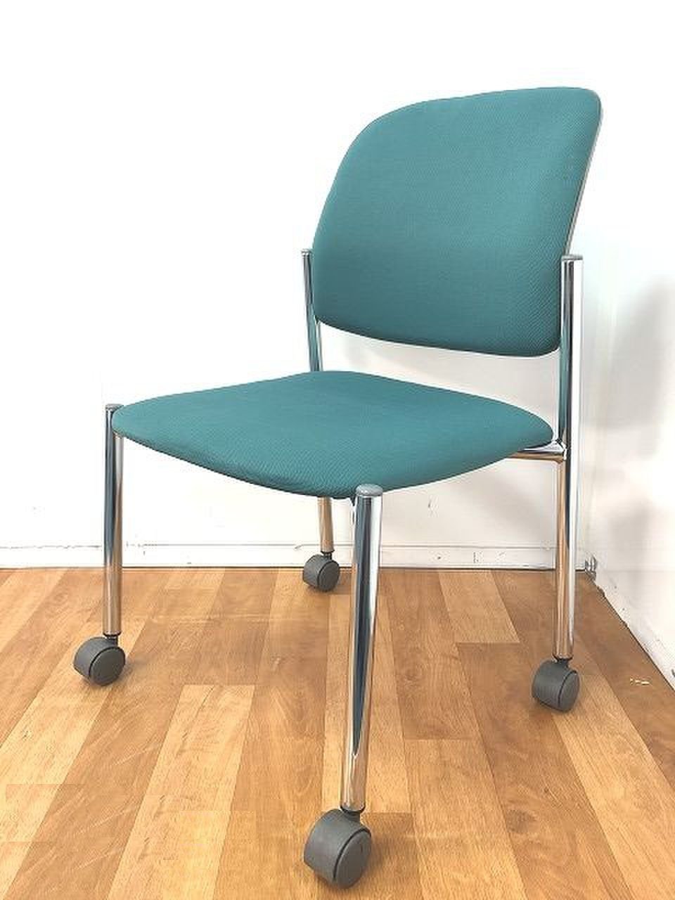 【定価約2万円！！１脚限定！！キャスター付きで移動も楽で座り心地も快適！！】■おつとめ品
                        エルケイ 
                                    中古
            