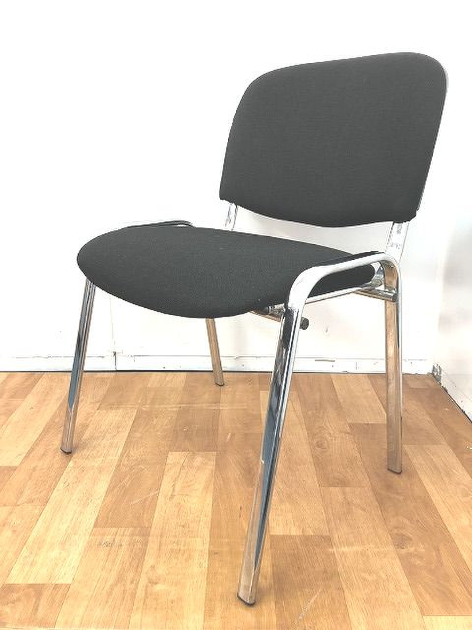 注目商品！！【人気ブラックカラーのスタキングチェアの入荷です！！】■おつとめ品【I】
                        その他シリーズ
                                    中古
            