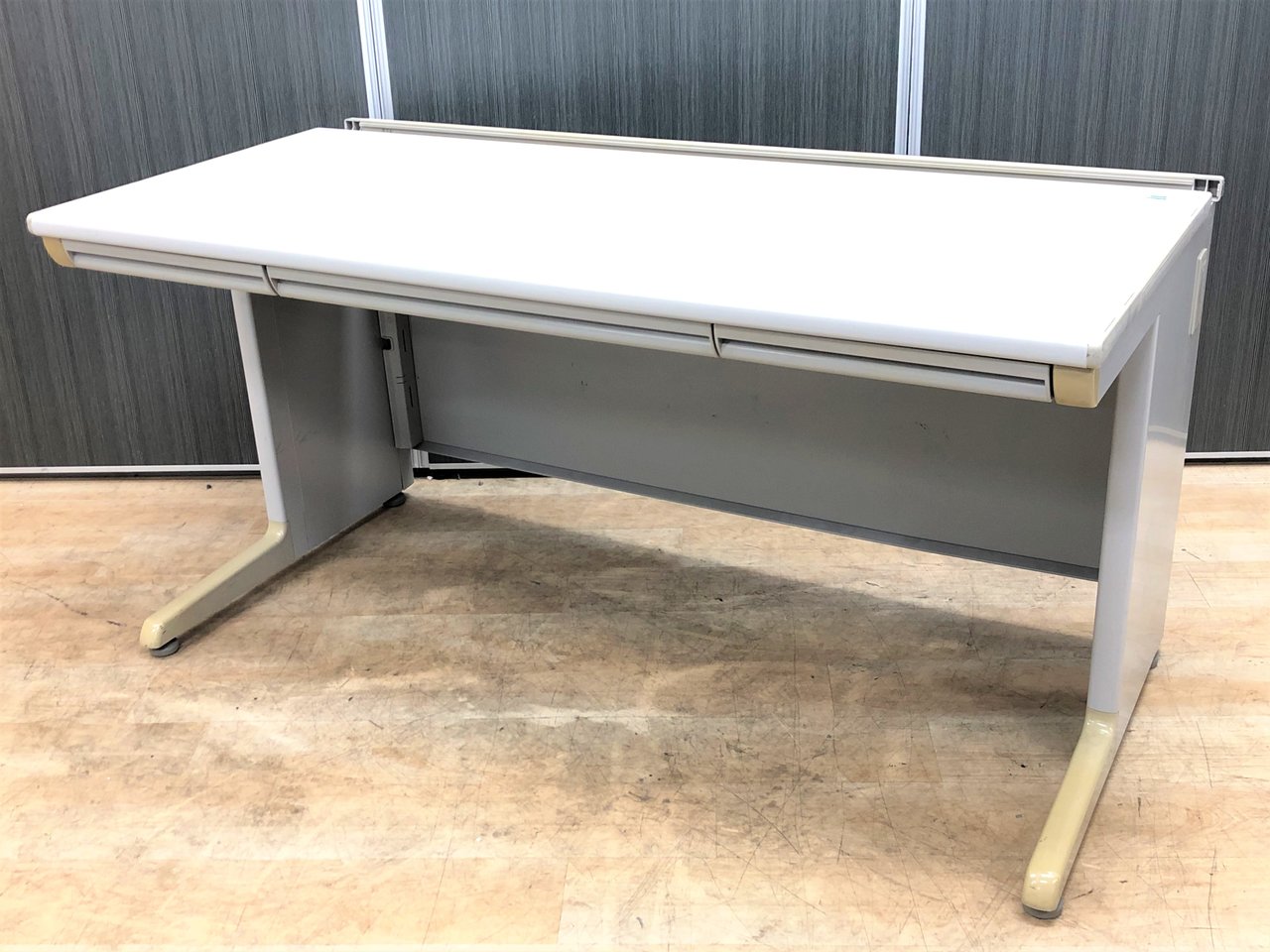 【残り4台】スタンダードなデスクシリーズ!!訳アリ＆在庫入替の為お得にご案内【中古】【オフィス家具】【東京】【大阪】【愛知】【岐阜】
                        SD-eデスクシステム 
                                    中古
            