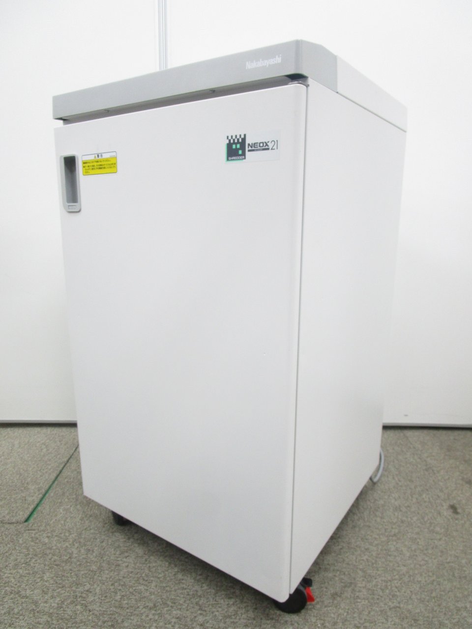 【大型シュレッダー】
散らかりがちなデスク周りの紙を細かく裁断！
ナカバヤシ/NX-506SP
                        その他シリーズ
                                    中古
            