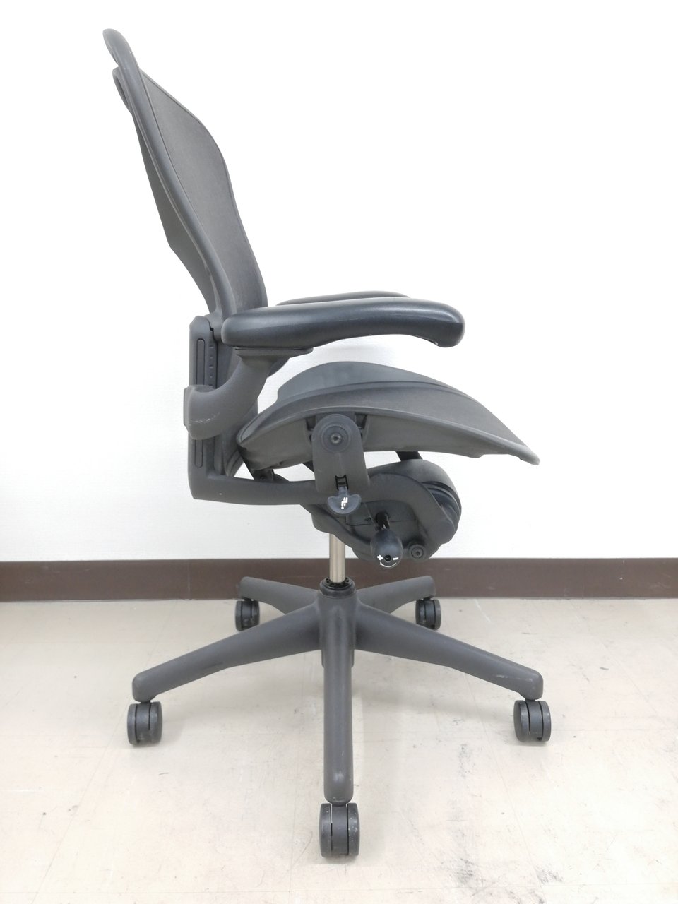 中古】アーロンチェア AE111PWB Herman Miller/ハーマンミラー