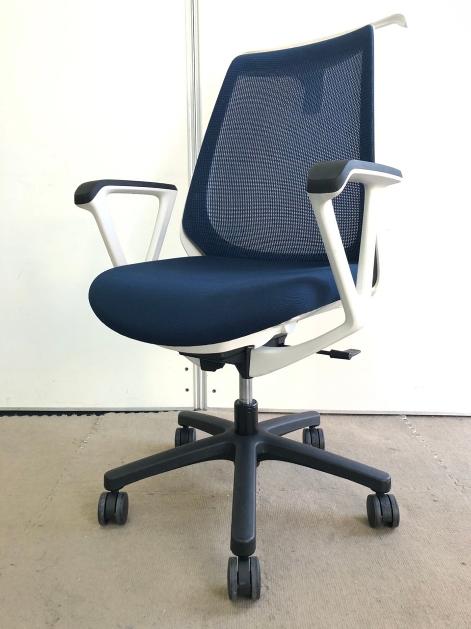 中古 Kz 336jbh W9b2 ノナイトーキ Itoki 肘付ハイバックチェア 足立 葛飾店 中古オフィス家具ならオフィスバスターズ