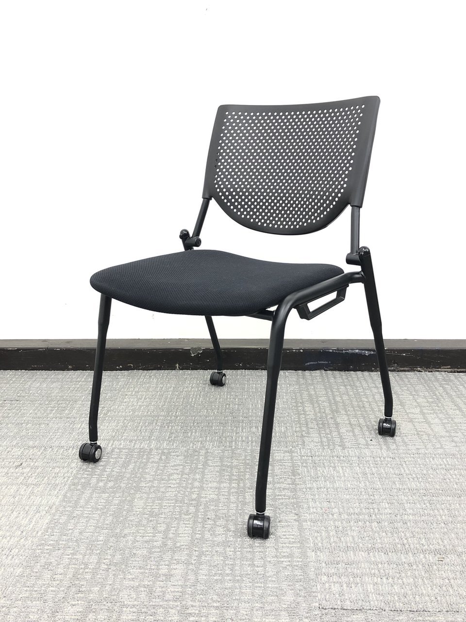 【オールブラックカラー】スタイリッシュなデザインで会議もスマートに捗ります。
                        プロスタック 
                                    中古
            