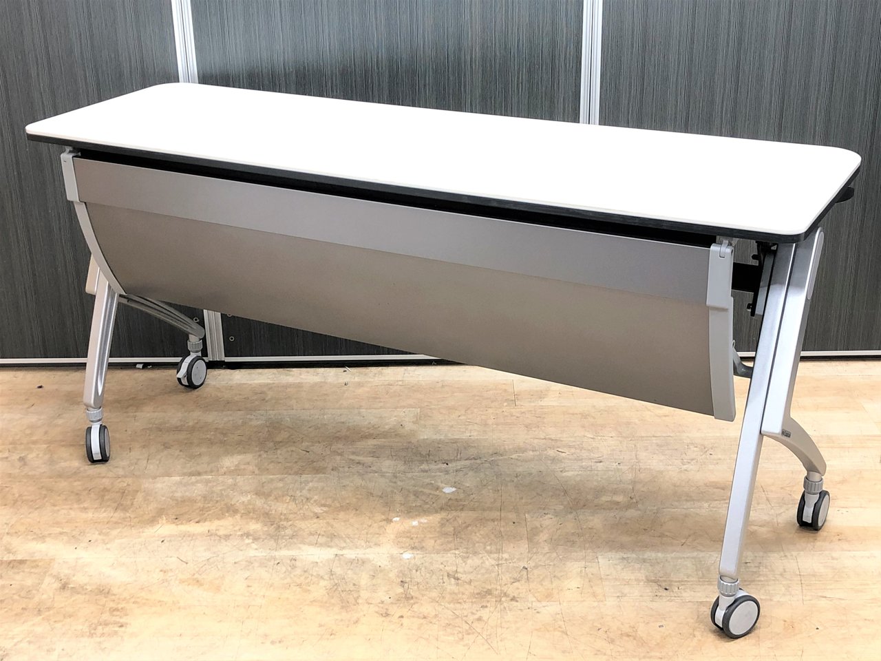 グッドデザイン賞受賞!!抜群の収納力を誇るミーティングテーブル【中古】【オフィス家具】【東京】【大阪】【愛知】【岐阜】
                        Luarco
                                    中古
            