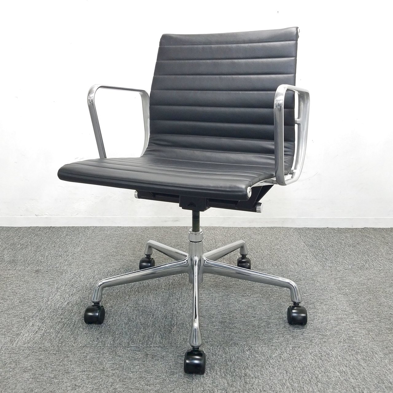 【中古】イームズ アルミナム Herman Miller/ハーマンミラー 肘付