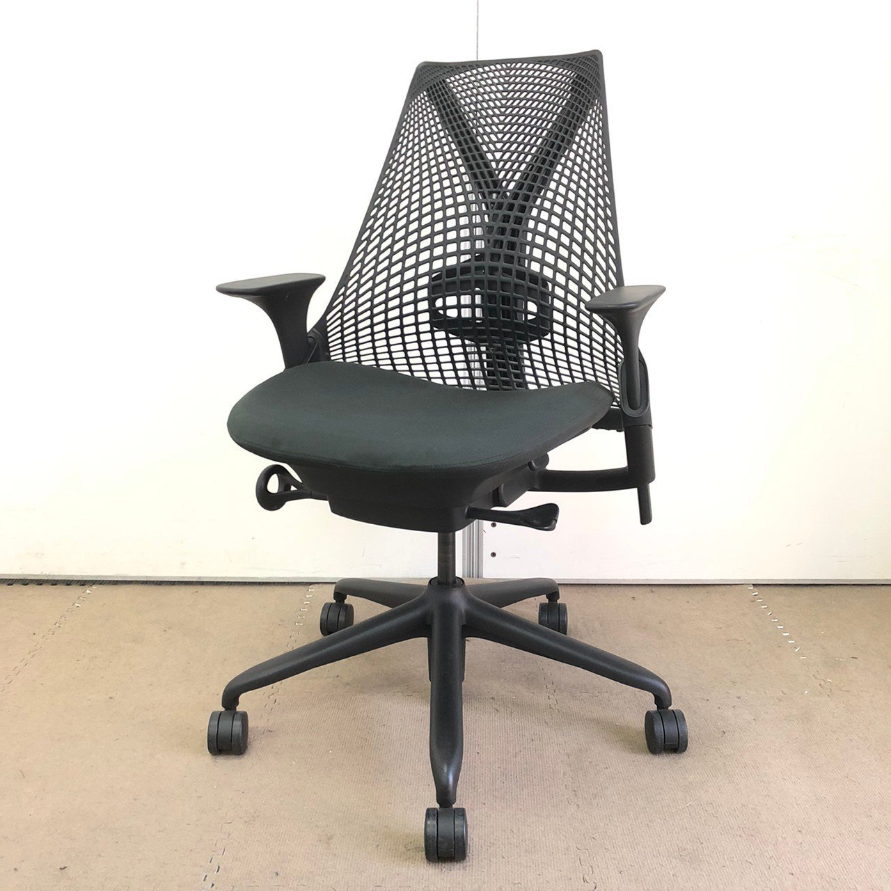 ハーマンミラー製随一のデザインとコストパフォーマンス！セイルチェア
                        セイルチェア 
                                    中古
            