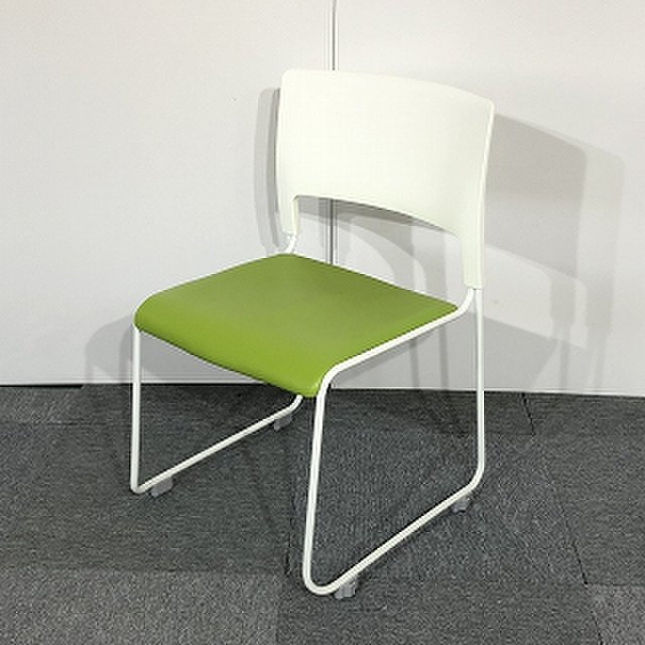 【残り僅か】積み重ねてラクラク収納！定番スタッキングチェアが残り２脚！【関西倉庫在庫】
                        MO
                                    中古
            