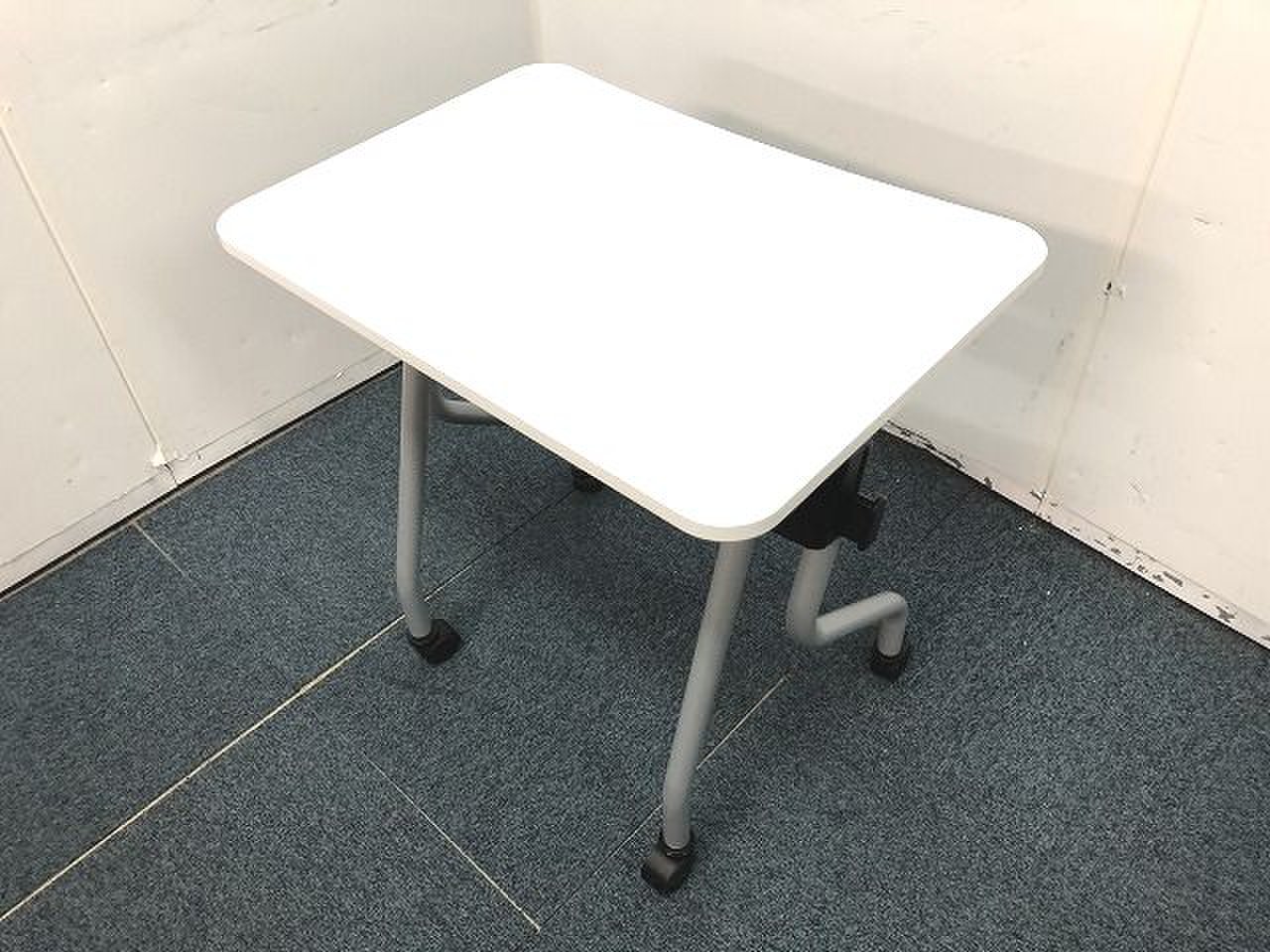 【定価約3万円！！横幅700ｍｍのコンパクトサイズ！！スタックテーブルの入荷です！！】
                        その他シリーズ
                                    中古
            