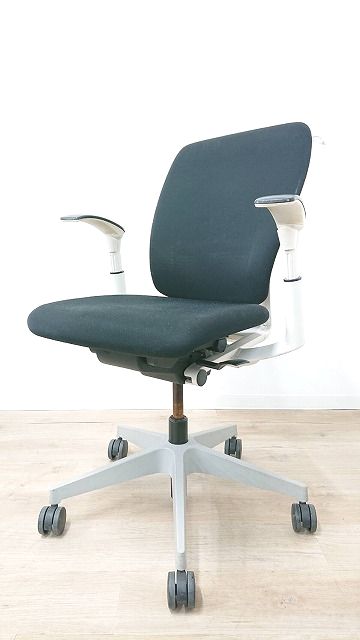 【おつとめ品】【A】【定価約7万円！！2013年製！！コートハンガー＆可動肘付きハイバックチェアの入荷です】イトーキ/フルゴ(fulgo)
                        フルゴ
                                    中古
            