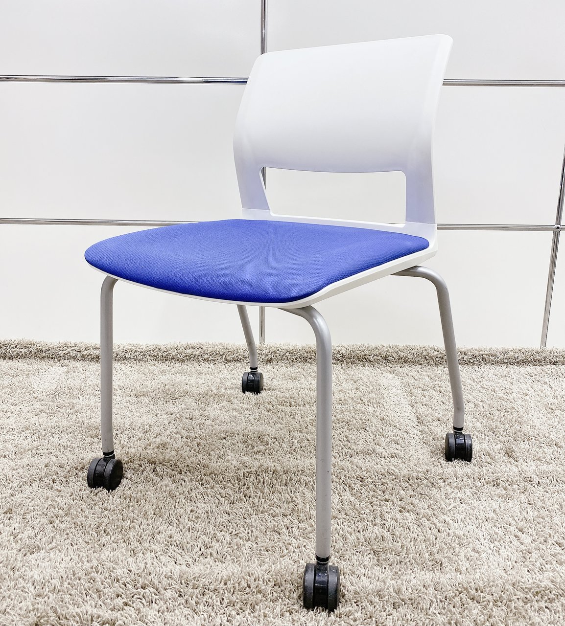 【KS】キャスター付きのスタッキングチェア！
使い勝手の良いシリーズです！
コクヨ/160シリーズ
                        160シリーズ 
                                    中古
            