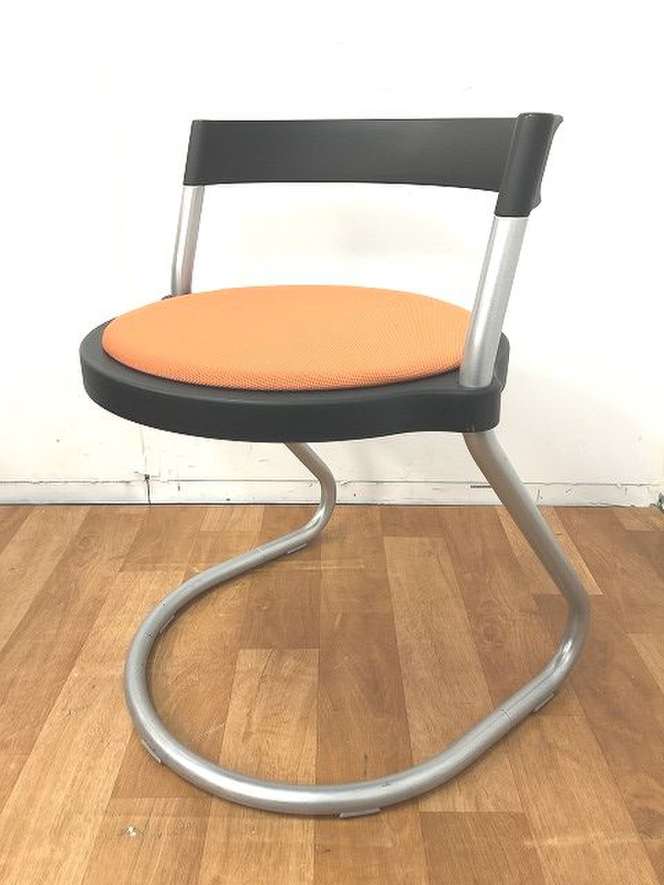 【定価約3万円！！2018年式！！可愛くてオシャレなデザイン！！オフィスが明るくなるオレンジカラー】イトーキ/ピッキオ(picchio)
                        ピッキオ 
                                    中古
            