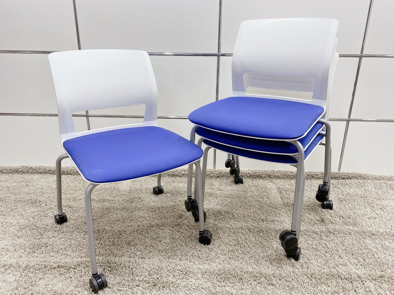 【KS】【セットで10%OFF！】
キャスター付きのスタッキングチェア！
使い勝手の良いシリーズです！
コクヨ/160シリーズ
                        160シリーズ 
                                    中古
            