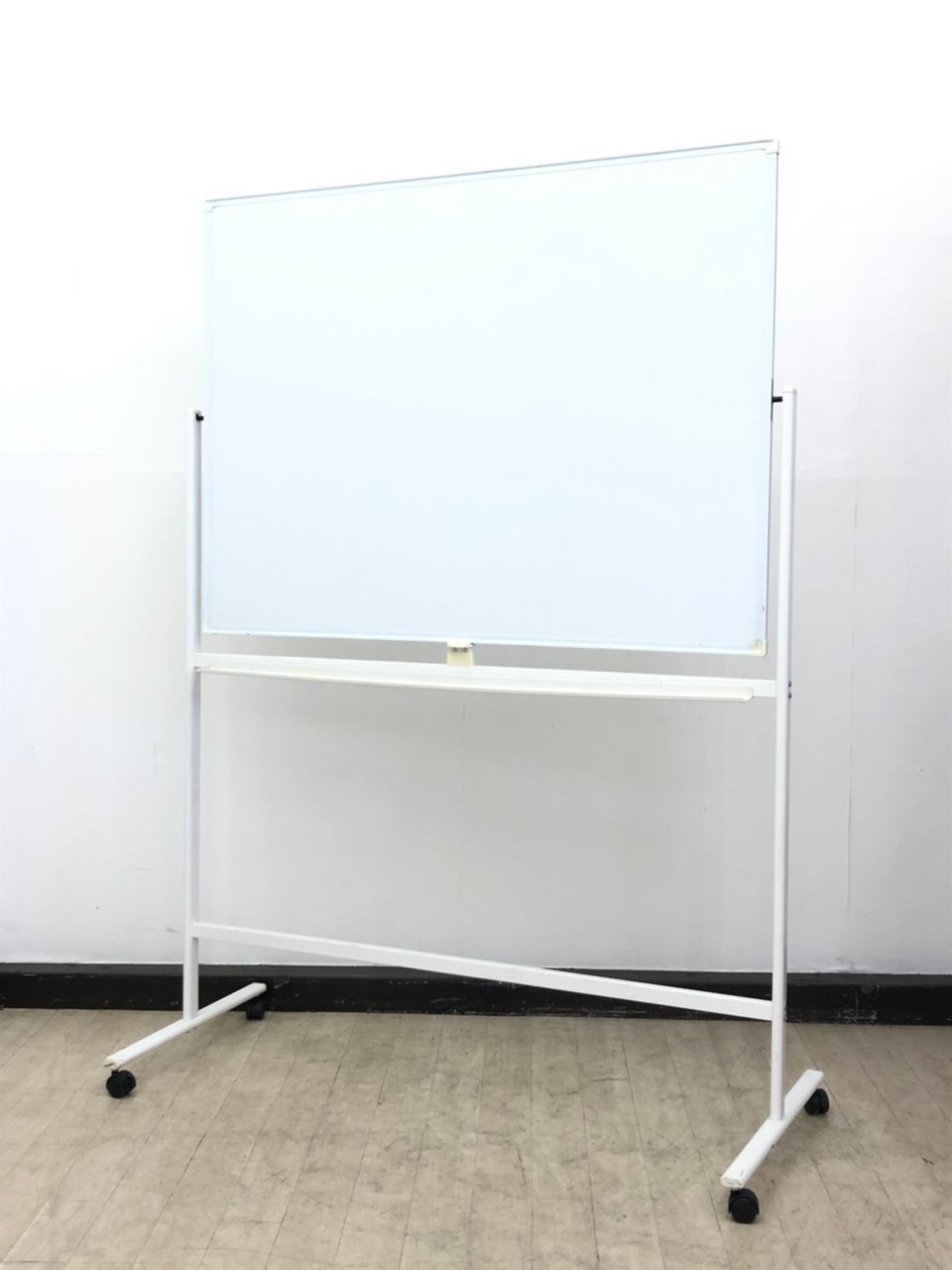 【両面使用可能】キャスター付き移動楽々コンパクトなホワイトボード※粉受け部品欠品◆ノンブランド品
                        その他シリーズ
                                    中古
            