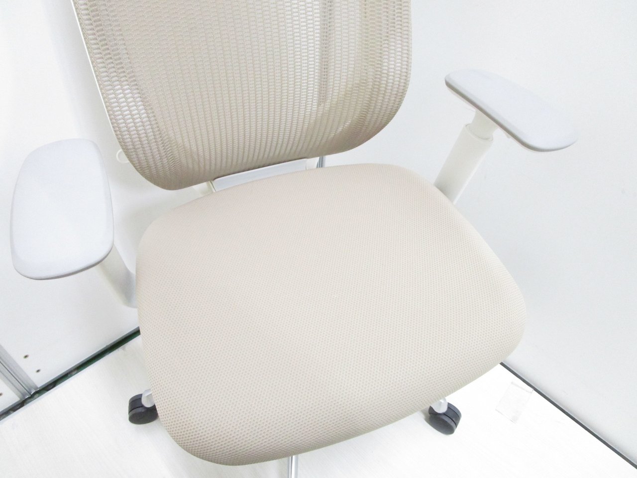 中古】シルフィーメッシュ オカムラ/okamura 肘付ハイバックチェア