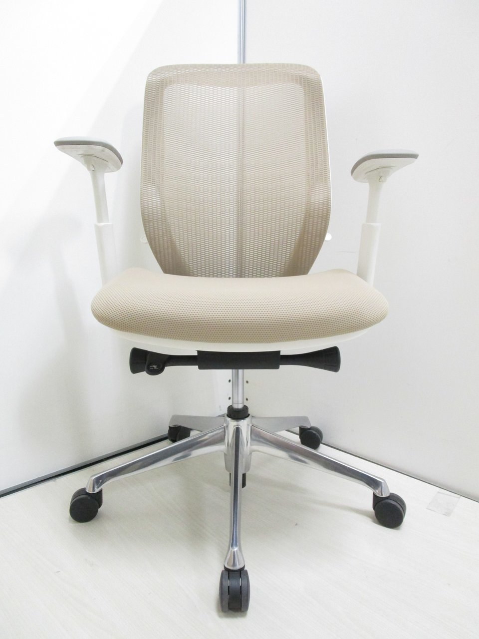 中古】シルフィーメッシュ オカムラ/okamura 肘付ハイバックチェア