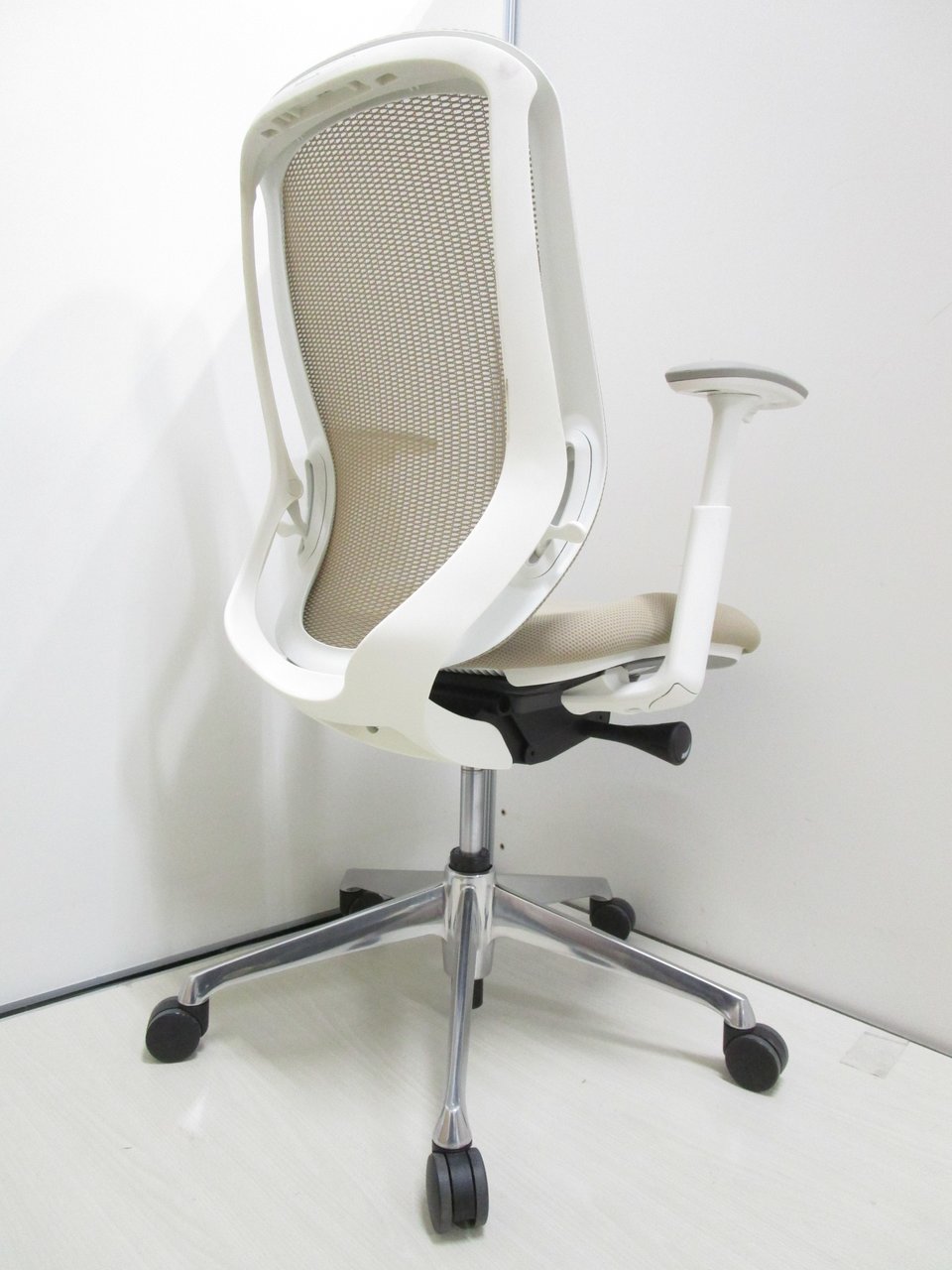 中古】シルフィーメッシュ オカムラ/okamura 肘付ハイバックチェア