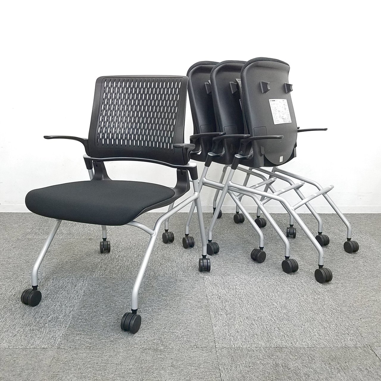 【6セット入荷】高級感のあるミーティングチェア入荷！中古　ネスティング　スタッキング　ミーティング　会議用　肘付き　meeting
                        オルディナ 
                                    中古
            