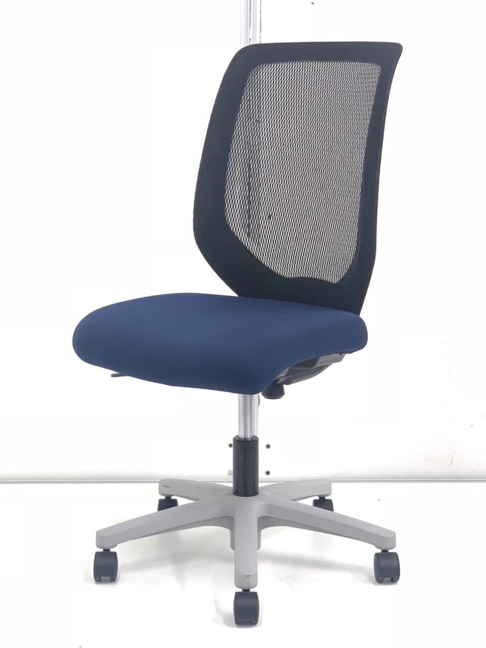 【在庫入れ替えセール】【メッシュ】手ごろな価格でメッシュのチェアが購入できます！■イトーキ■コルト
                        コルト 
                                    中古
            