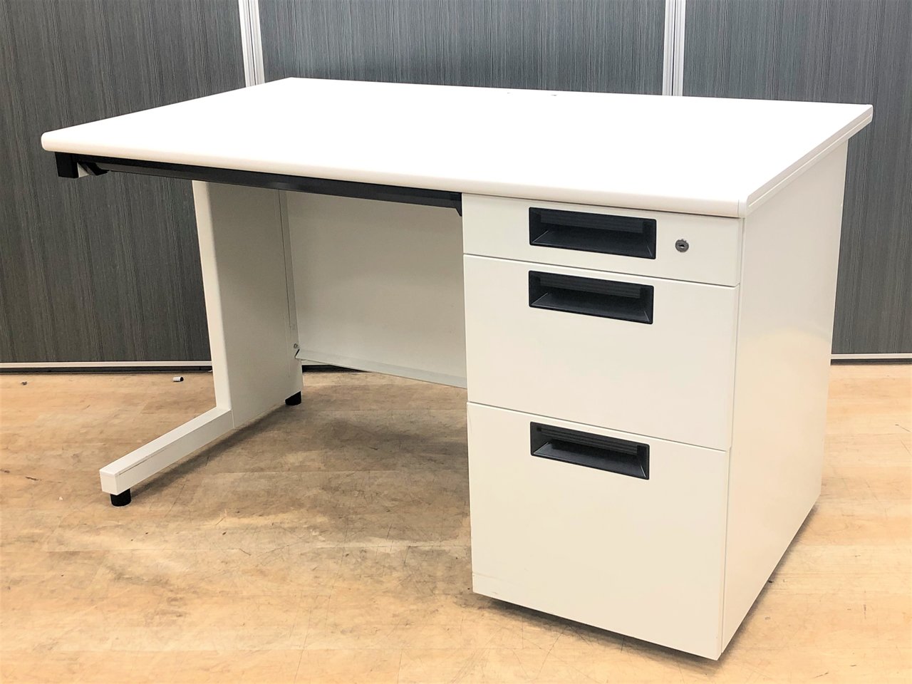 【在庫入替セール品】驚きのプライス!!人気のスチール片袖デスク【中古】【オフィス家具】【東京】【大阪】【愛知】【岐阜】
                        フラットライン
                                    中古
            