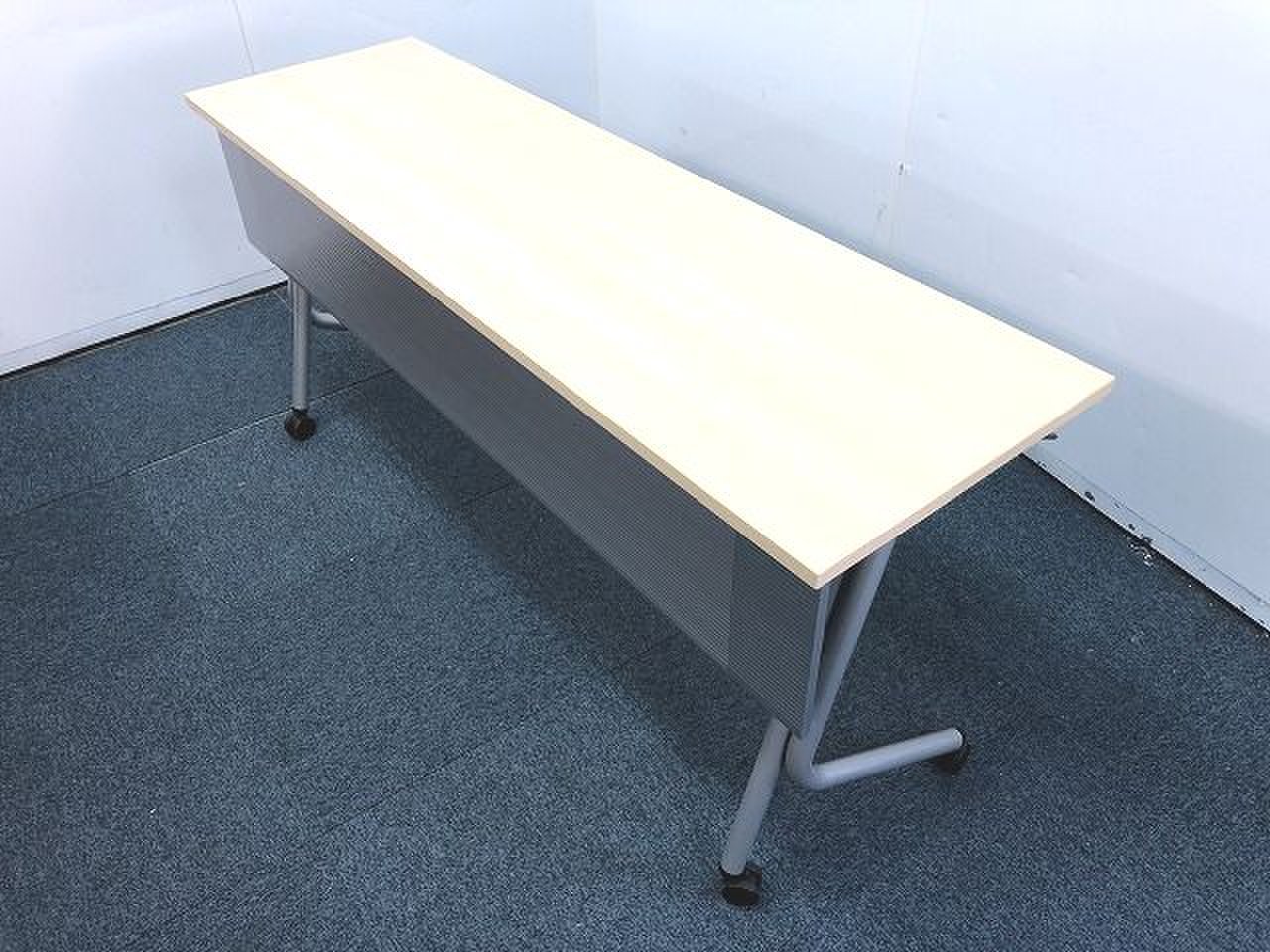 【定価約8万円！！2013年製！！人気のナチュラルカラー！！サイドスタックテーブルの入荷です！！】■オカムラ■サイドテーブルL
                        サイドテーブルL 
                                    中古
            