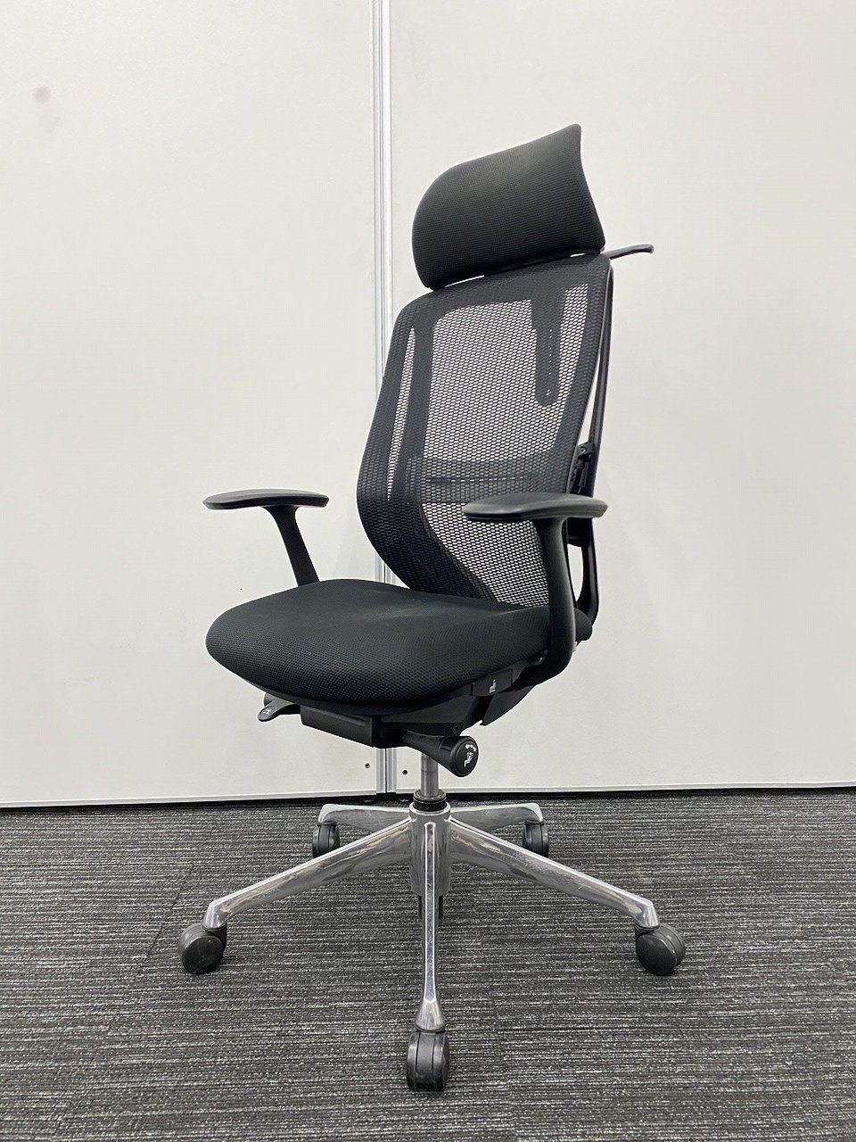 【状態良好品！】リモートワークにいかがでしょうか！オカムラの高級チェアシルフィーチェア！【1台限定】
                        シルフィー（メッシュ） 
                                    中古
            
