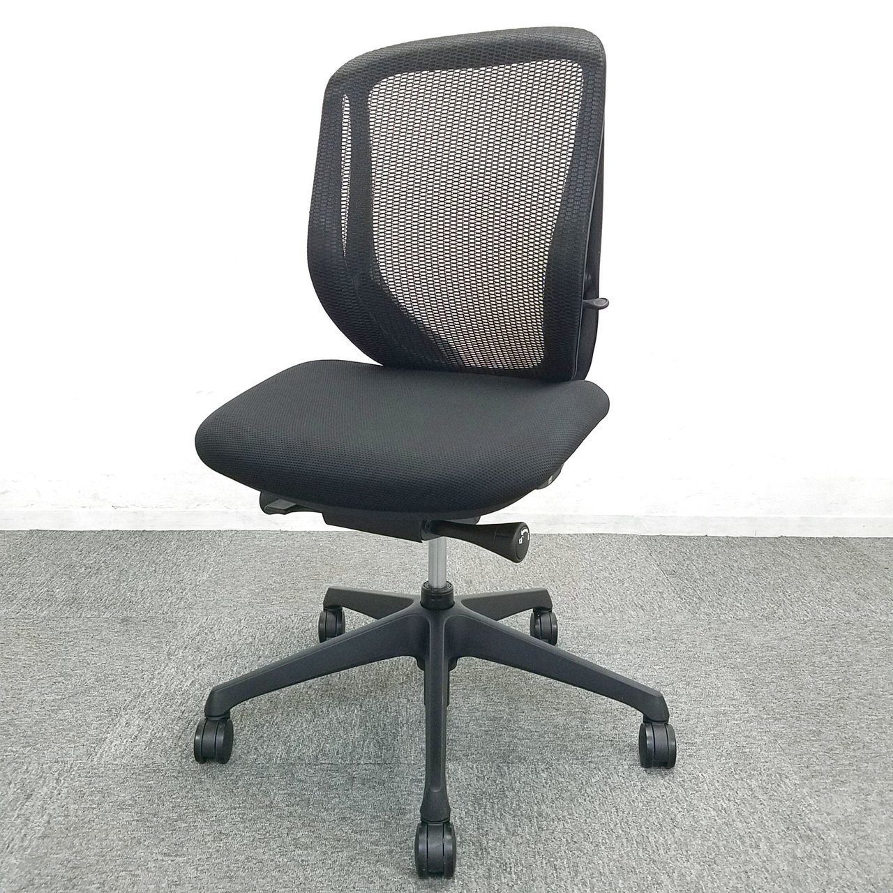 【2脚限定】オカムラ｜シルフィー｜前傾姿勢が特徴の腰に優しいチェアです！【高級チェア】

                        シルフィー（クッション） 
                                    中古
            