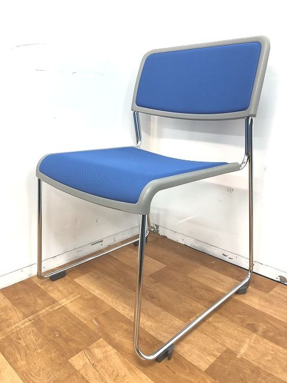 【定価約2万円！！2012年製！！軽くて使いやすいスタッキングチェアの入荷です！！】
                        890シリーズ 
                                    中古
            