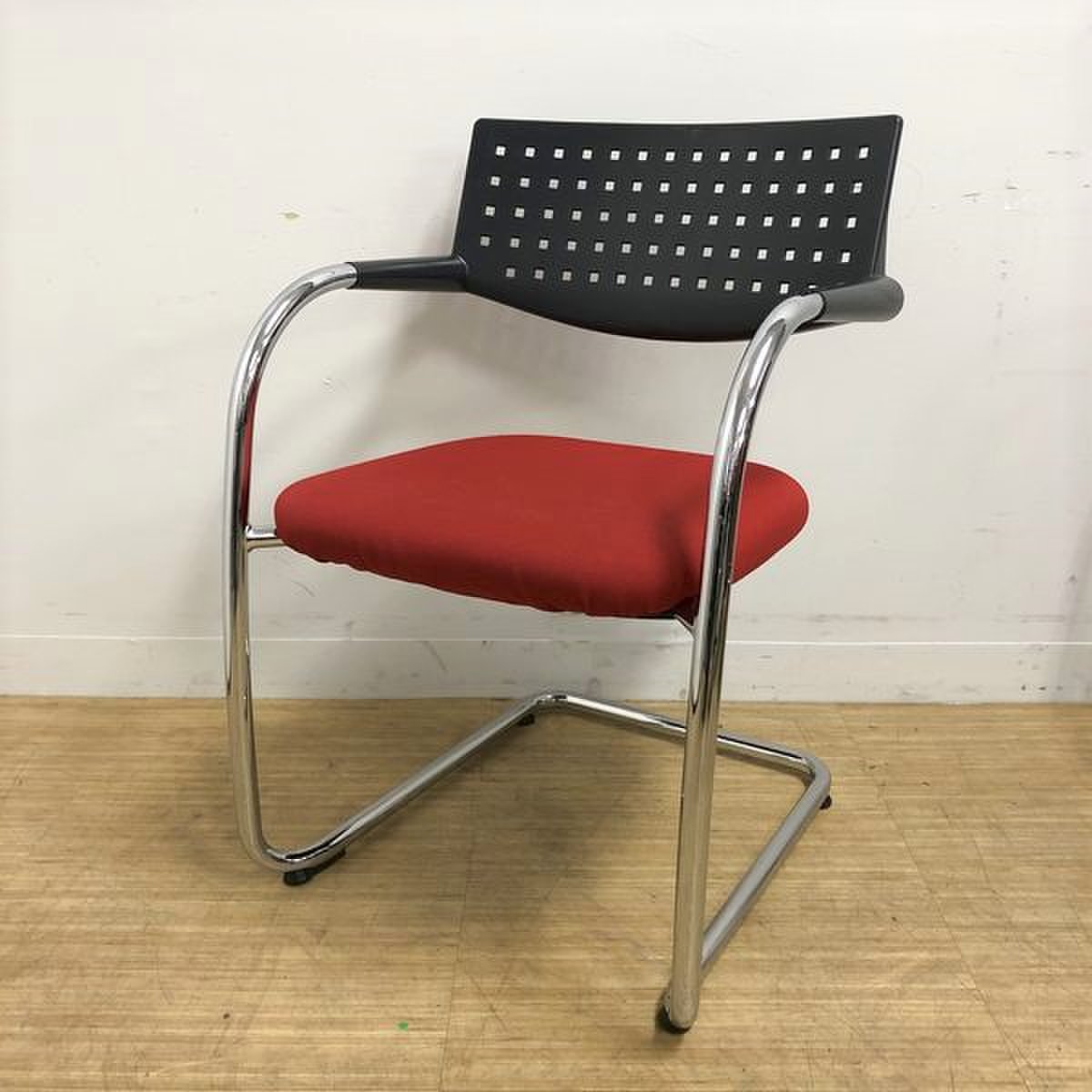 vitra(ヴィトラ)/VISAVIS(ビザビ)【デザイナーズ家具】　アントニオ・チッテリオ氏　【スタッキング可能】【オシャレ】
                        ビザビ 
                                    中古
            