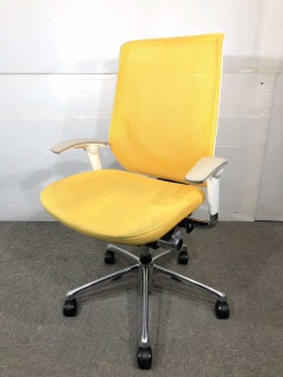 【スタイリッシュなデザイン】【リクライニングが固いため特価】オカムラ/ ゼファー/メッシュタイプ/イエロー【ハイバックチェア】
                        ゼファー（メッシュ） 
                                    中古
            