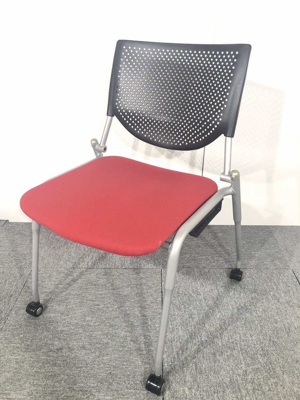 【在庫入替品の為特別価格！】オカムラ製　プロスタックシリーズ　スタッキングチェア入荷！！
                        プロスタック 
                                    中古
            