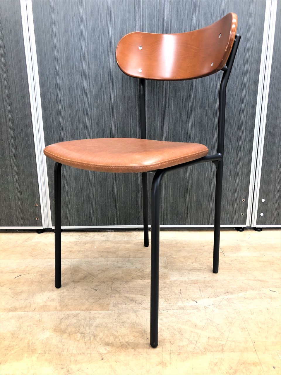 【4脚入荷】カジュアルなヴィンテージテイストのチェア【中古】【オフィス家具】【東京】【大阪】【愛知】【岐阜】
                        その他シリーズ
                                    中古
            