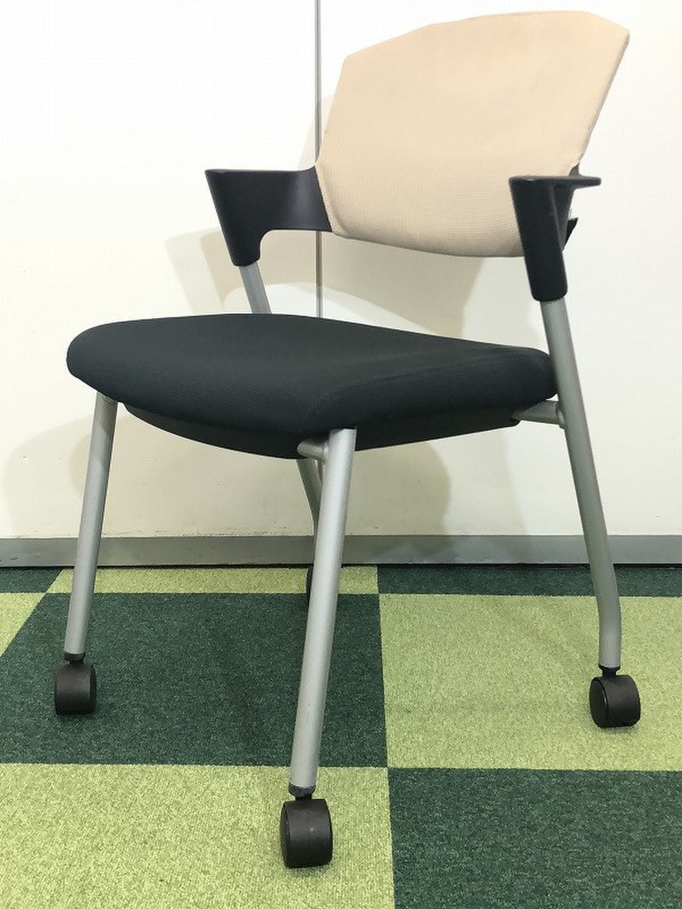 コクヨ製　プロッティチェア　キャスター付き　おすすめ　状態良好　在庫入替　拠点開設　会議室　MTテーブル　ミーティング用
                        プロッティ（キャスター付） 
                                    中古
            