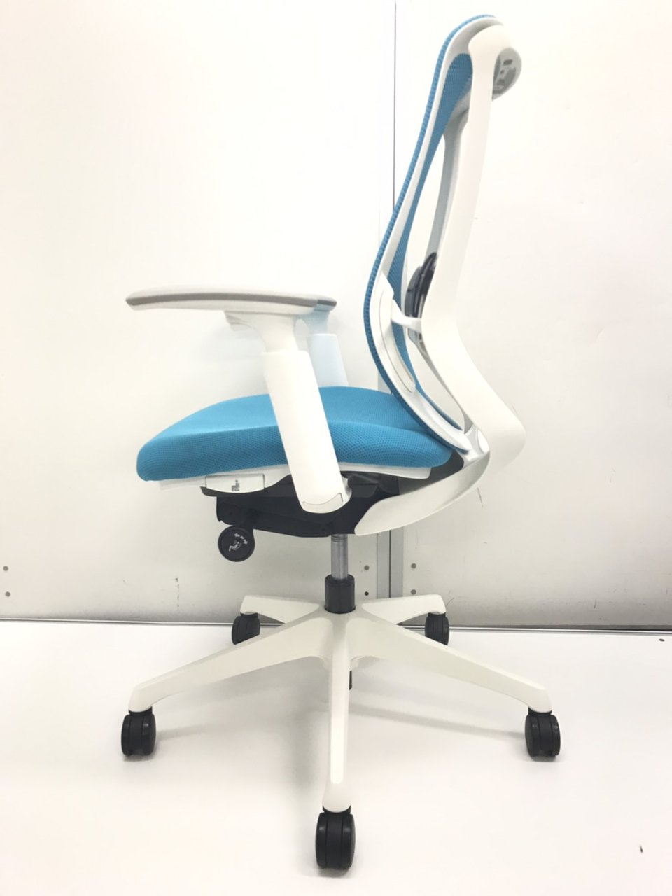 中古】シルフィーメッシュ C685XZ FMR6 オカムラ/okamura 肘付 