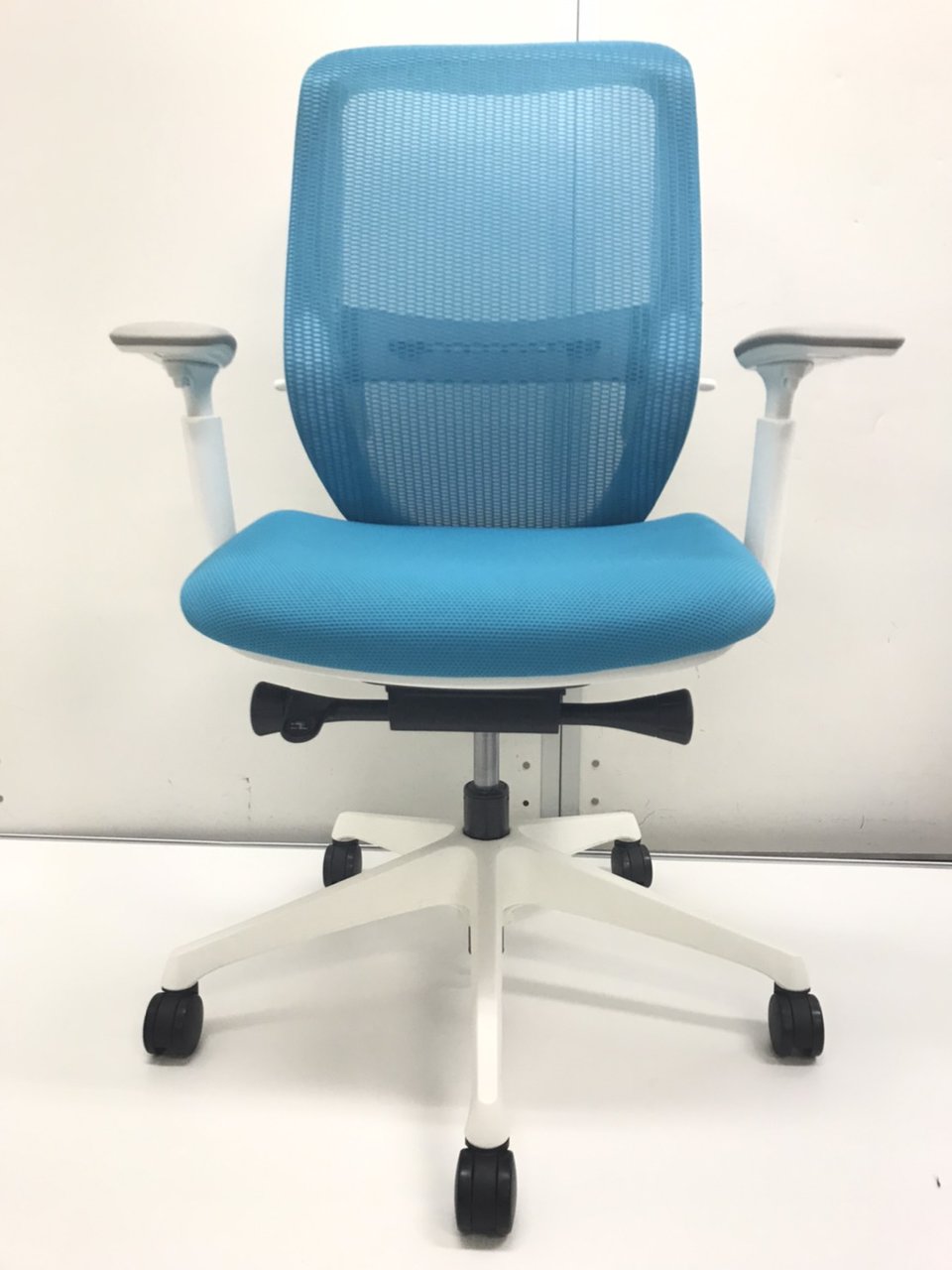 中古】シルフィーメッシュ C685XZ FMR6 オカムラ/okamura 肘付 