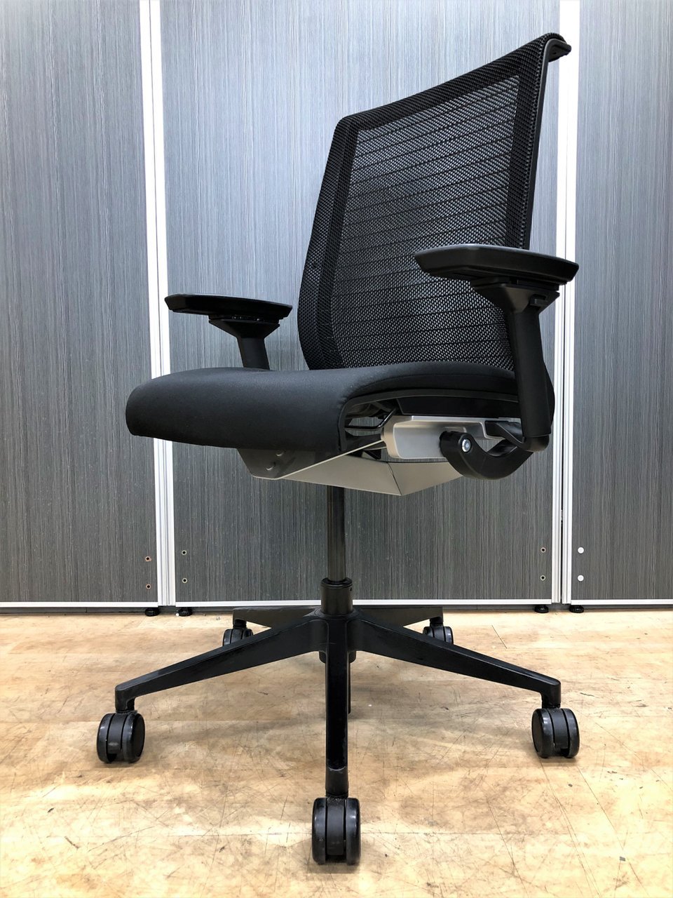 【テレワーク推奨チェア】【限定2脚！】海外製人気チェア！スチールケース/シンク/ブラック
                        シンクチェア（座:布
                                    中古
            