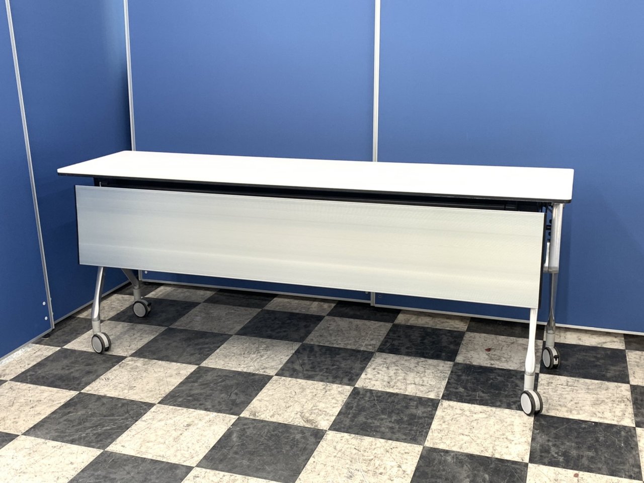 【大人気スタックテーブル】オカムラ/インターアクトNT　フォールディング/ホワイト色 ★
                        インターアクトNT 
                                    中古
            