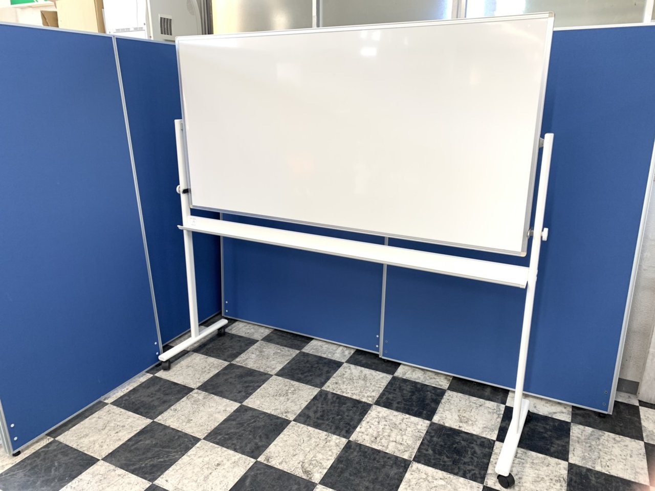 【大人気脚付きホワイトボード】イトーキ製　両面タイプ
                        その他シリーズ
                                    中古
            