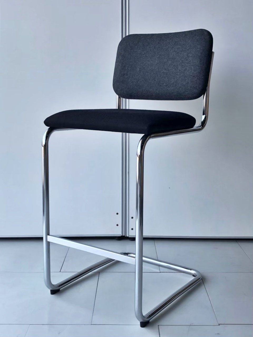 【新古品】【KNOLL】 knoll/ノール/チェスカ/カウンタースツール/マルセルブロイヤー/ハイチェア （32）
【RP】
                        チェスカアームチェア 
                                    新古品
            