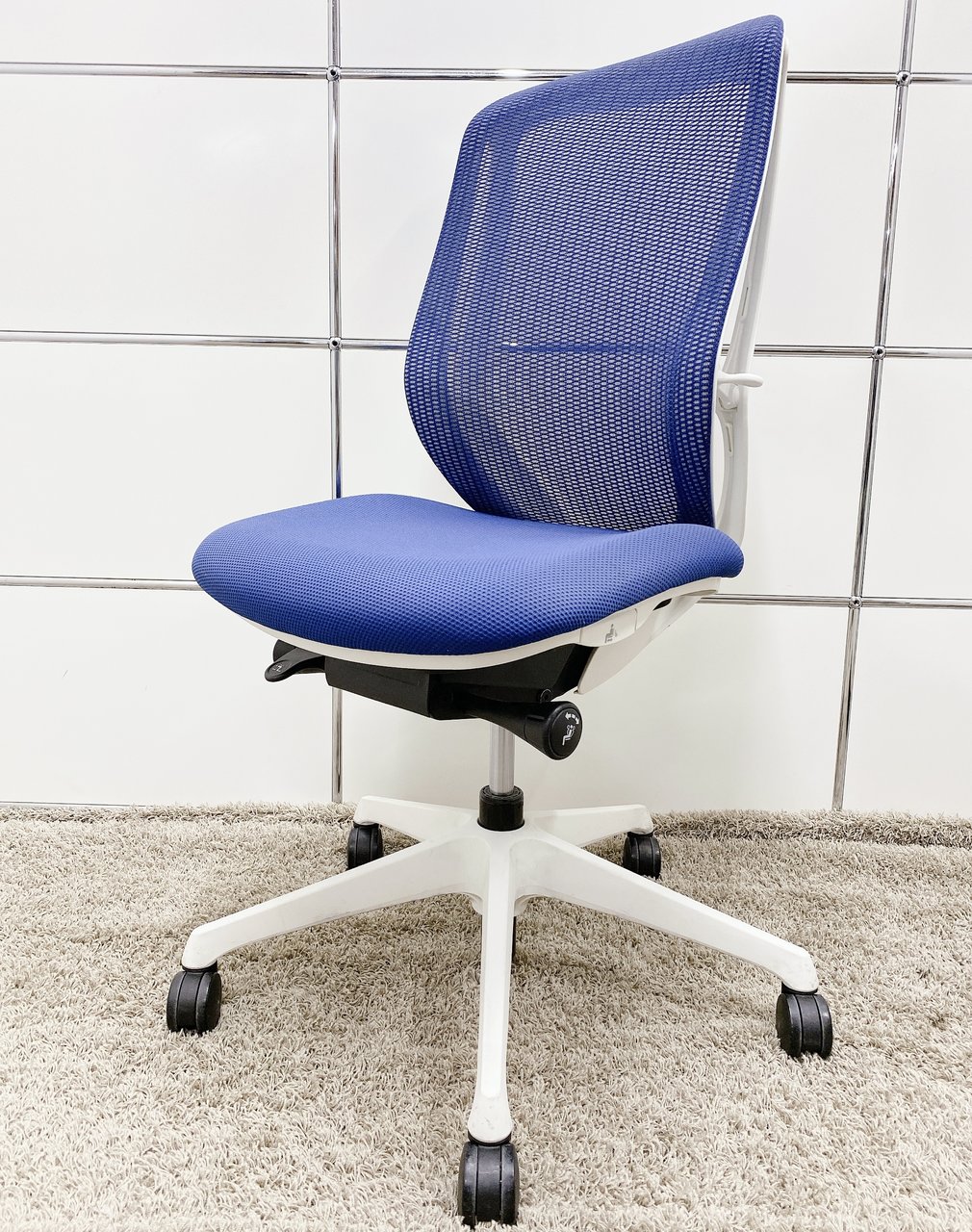 【KS】前傾チルト機能搭載の高機能チェア！■オカムラ■シルフィー■ブルー
                        シルフィー（クッション） 
                                    中古
            