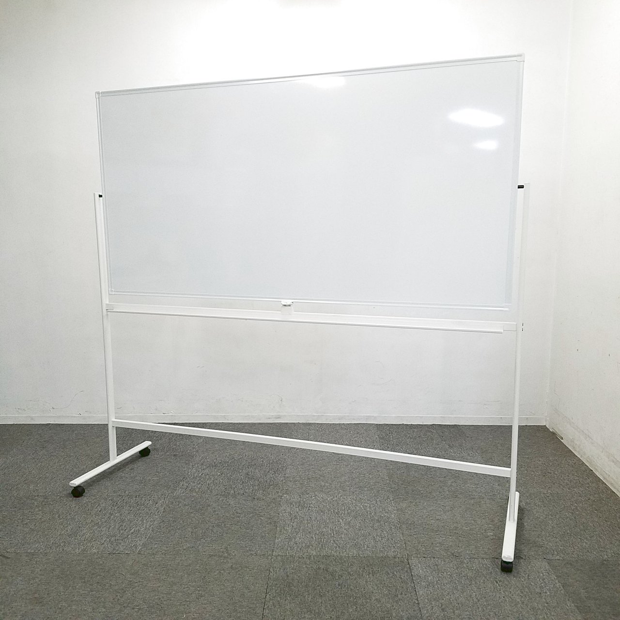 【1台入荷】両面無地タイプ自立式ホワイトボード入荷いたしました！中古　ホワイトボード　黒板
                        その他シリーズ
                                    中古
            