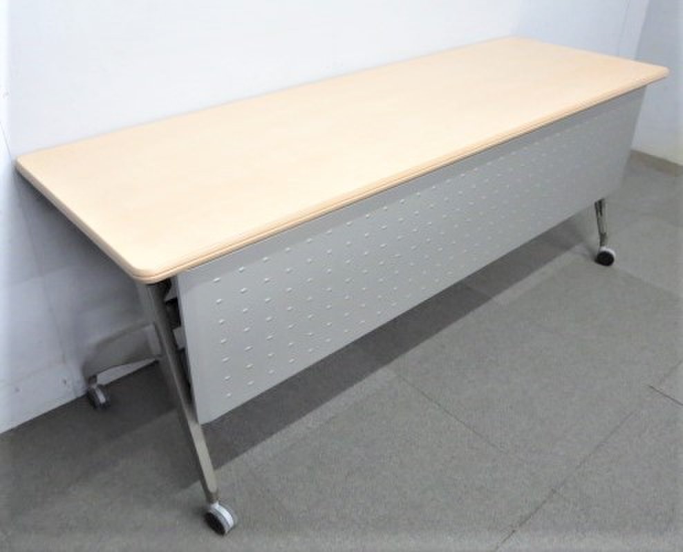 【今だけお買い得！】■ウチダ　サイドスタックテーブル　W1800×D600mm　ナチュラルカラー　幕板パネル付き【在庫限りの特価品！】
                        平行スタックテーブル
                                    中古
            