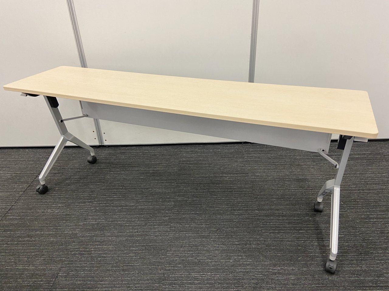 【人気シリーズ】使い勝手抜群のサイドスタックテーブルが入荷！
                        KT-1200 リーフライン  
                                    中古
            