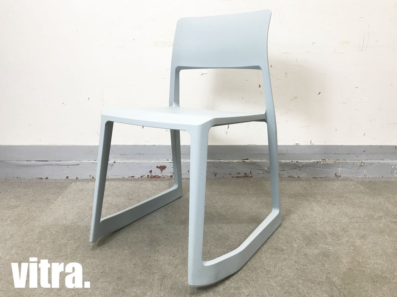 【人気チェア！】休憩スペース、ご自宅用にも/Vitra/TipTon/アイスグレー
                        ティプ トン 
                                    中古
            