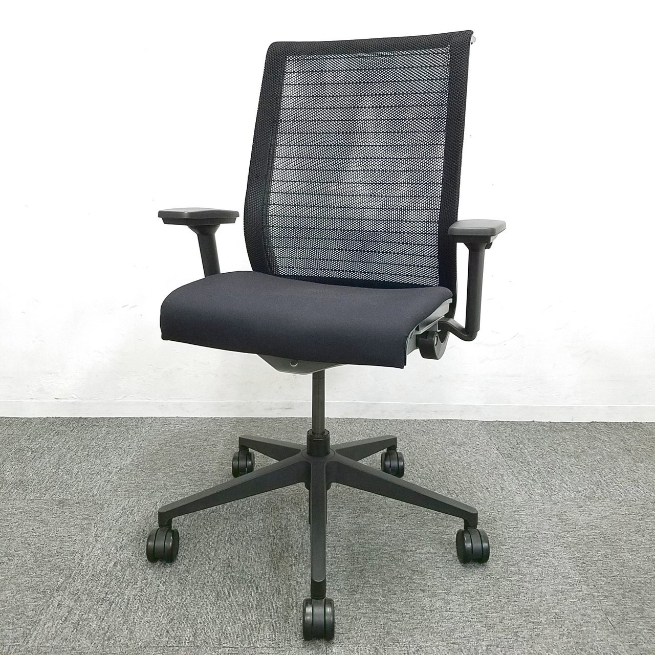 【美品】スチールケース｜シンク｜ブラックカラー｜可動肘｜肘付きハイバックチェア！！【オフィスチェア店】
                        シンクチェア（座:布
                                    中古
            