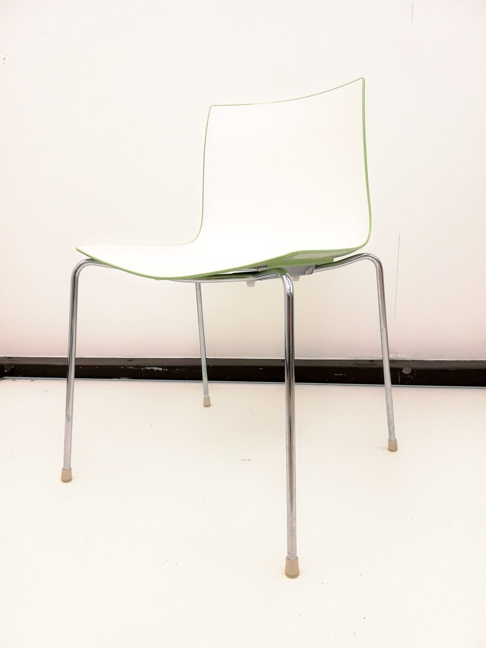 【ラスト2脚！】イタリアの風・・・造形美溢れる「アルペール/ARPER」製デザイナーズ家具残り僅か！
                        その他シリーズ
                                    中古
            