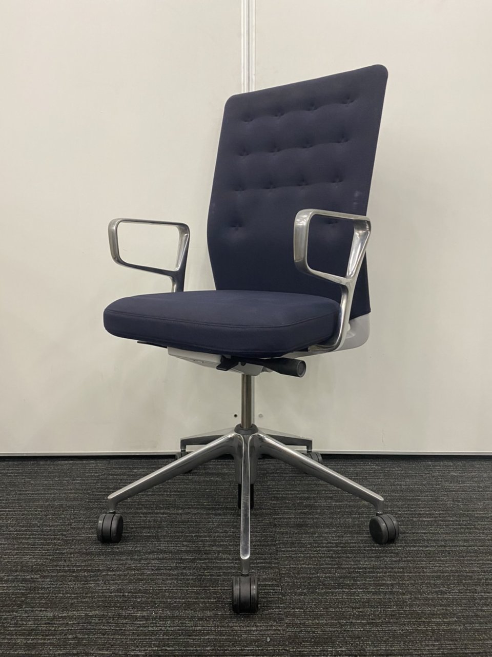 中古】ID Trim vitra/ヴィトラ 肘付ハイバックチェア 317150 - 中古オフィス家具ならオフィスバスターズ