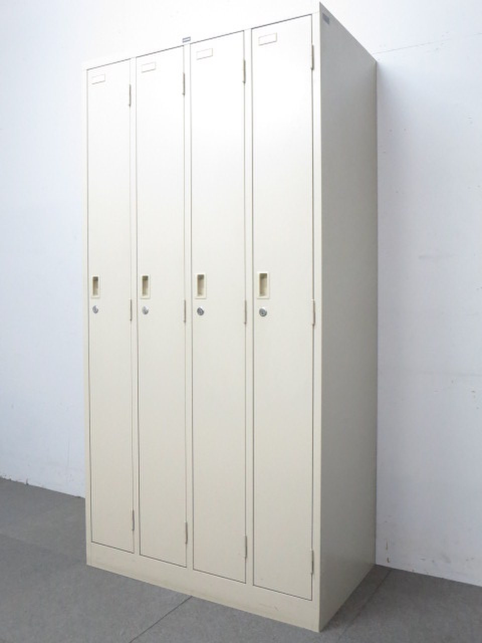 【凹み複数あり！だから安い！】■ウチダ　4人用ロッカー【訳あり特価品】
                        システム ロッカー 
                                    中古
            